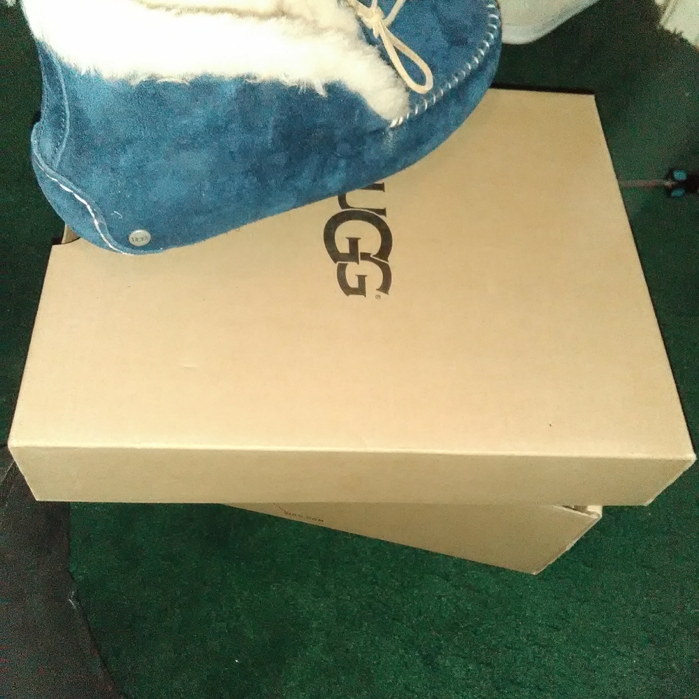 Ugg house shoes